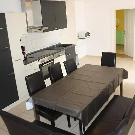 Modernes Mit Grosser Terrasse